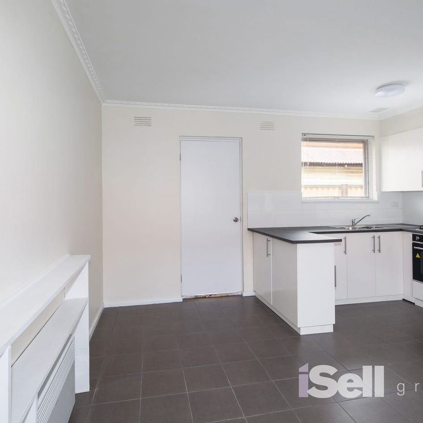 Cozy 1-Bedroom Unit Near Springvale Central! - Photo 1