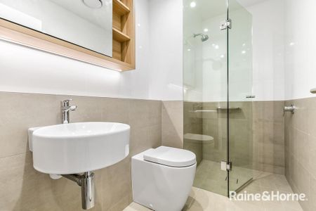 Spacious apartment located 280m to Tramsheds - Industrial-chic commercial complex featuring food vendors, supermarket & trendy restaurants. - Photo 5