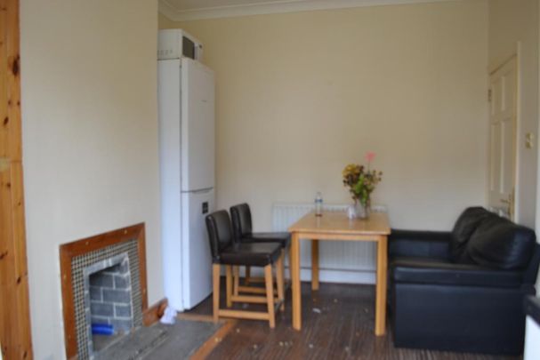 4 bedroom terraced house to rent - Photo 1