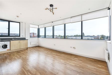 Guildford Street, Chertsey, Surrey, KT16 9GW - Photo 2