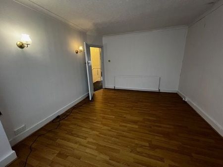 3 Bed Semi-Detached House, Cavendish Gardens, IG11 - Photo 5