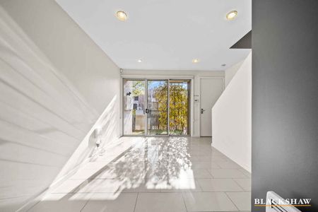 Convenience in Crace - Photo 3