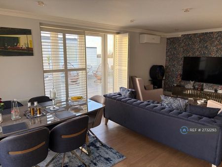 1 bedroom in a flat share to rent - Photo 3