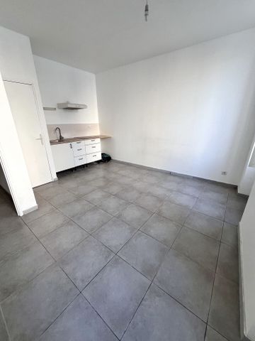 Appartement 2 pièces 29m2 MARSEILLE 3EME 590 euros - Photo 3