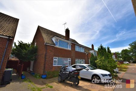 3 bedroom semi-detached house to rent - Photo 3