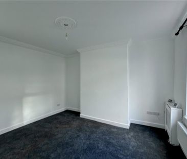 2 bedroom end of terrace house to rent - Photo 2