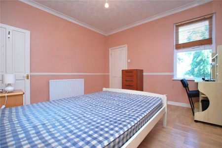 3 bedroom end of terrace house to rent - Photo 4