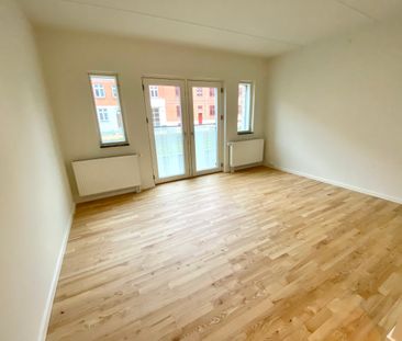 Indflytningsklar lejlighed med lys og moderne indretning - Photo 1