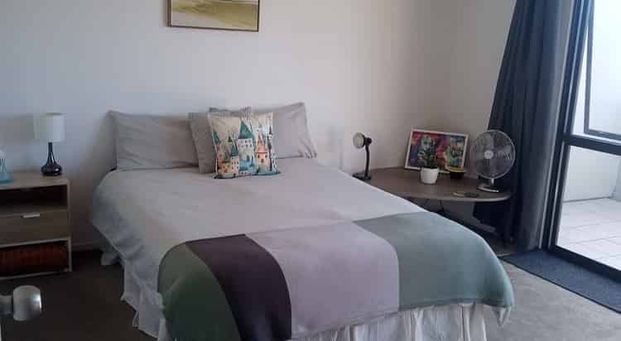 One bedroom Onehunga-bills included - Photo 1