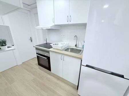 Calle del Puerto del Bruch, Madrid, Community of Madrid 28031 - Photo 5