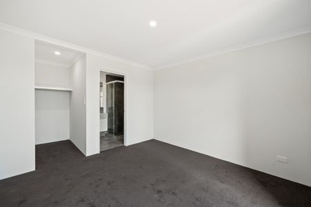 64 Warlander View, Forrestdale WA 6112 - Photo 4