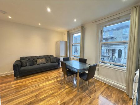 4 bedroom flat to rent - Photo 2