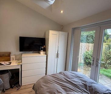 4 bedroom detached house to rent - Photo 4