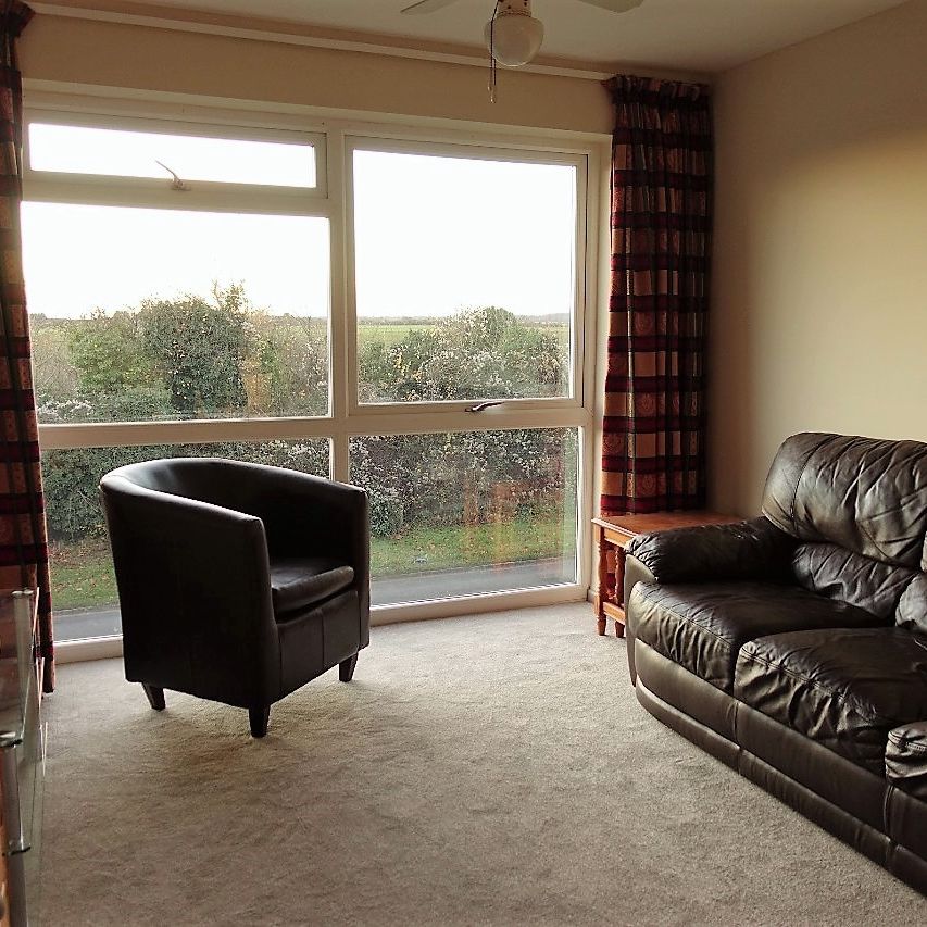 Attractive & Comfortable One Bedroom Flat in Carterton - Photo 1