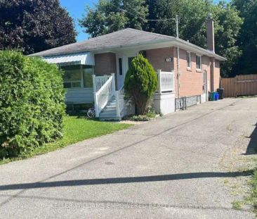 LOWER - 17 COLLINS CRESCENT | LOWER - 17 COLLINS CRESCENT, Aurora - Photo 1