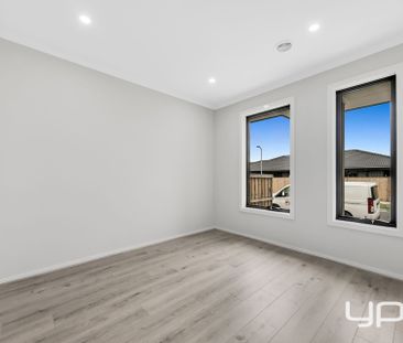 NEAR NEW SLEEK & STYLISH 3 BEDROOM HOME - Photo 1