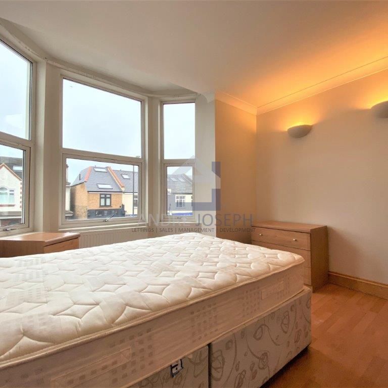 3 Bedroom Flat To Rent - Photo 1