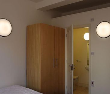 1 bedroom in a flat share to rent - Photo 1