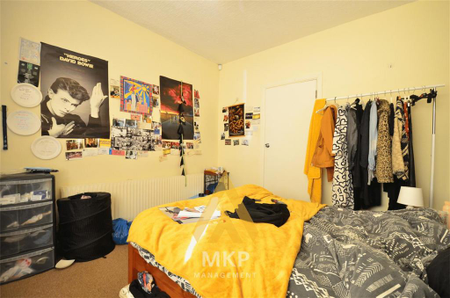 4 bedroom end of terrace house to rent - Photo 5