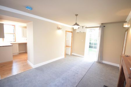 2 bedroom detached house to rent - Photo 2