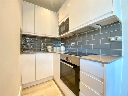 1 bedroom Studio in St James House, Maidenhead - Photo 3