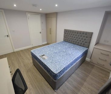 3 bedroom flat to rent - Photo 3