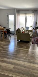 GRAND 51/2 SUR 2 ÉTAGES, 2 S.D.B COMPLÈTES , LOCKER, . TERRASSE - Photo 3