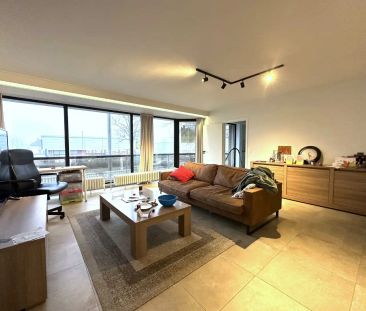 Appartement op centrale ligging te Sint-Kruis - Photo 2