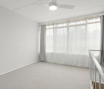 Stylish two storey 1 bedroom apartment close to Shops, Restaurants ... - Photo 2