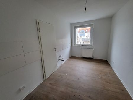 SEMMELHAACK: Erstbezug! Sanierte 4-Zimmer Wohnung mit Balkon! - Photo 3