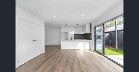 Luxury, sophisticated and low maintenance! - Photo 2