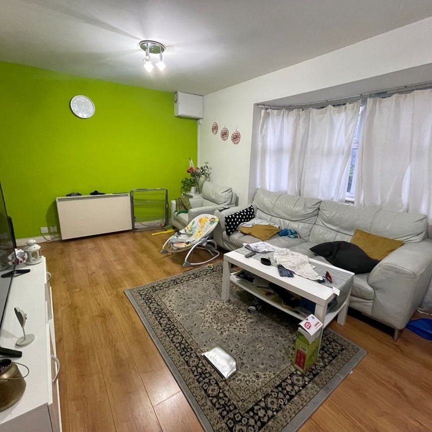 2 Bed Flat, Adeliza Close, IG11 - Photo 1