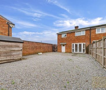 3 bedroom end of terrace house to rent - Photo 3