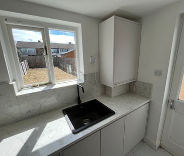 3 Bed Terraced House, Dundee Road, SE25 - Photo 3