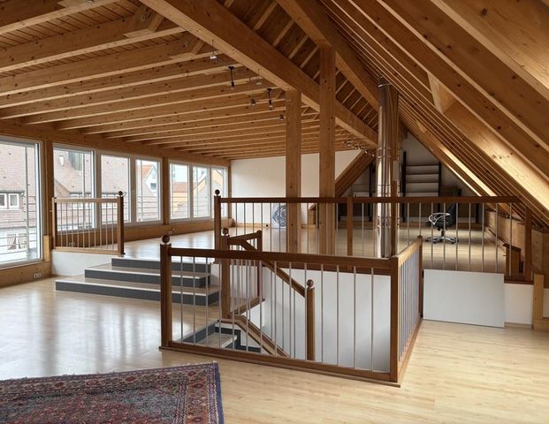 Großzügige Maisonette Wohnung mit Balkon, direkt im Zentrum - Photo 1