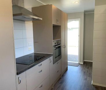 Charming 3 Bdrm Wainuiomata Home - Photo 5