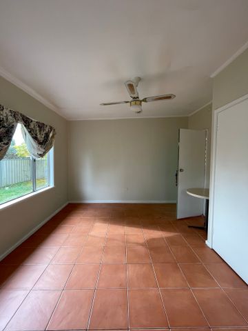 Perfect Bedsit for Contractor or Shift Worker – Comfortable & Convenient Living - Photo 2