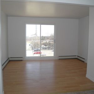 BEAU 4 1/2 | CHAUFFAGE & EAU CHAUDE - Photo 3