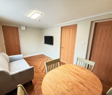 Flat C, 51 Holyhead Road - Photo 2