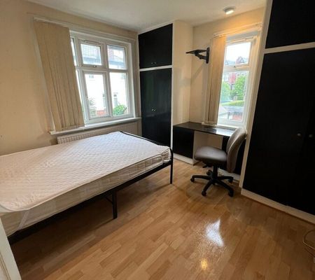 4 Newport Mount, Headingley, Leeds, LS6 3DB - Photo 3