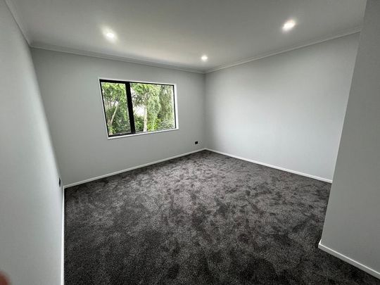 Charming 4BR Townhouse in Papatoetoe - Photo 1