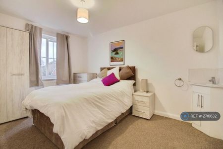 1 bedroom in a house share to rent - Photo 3