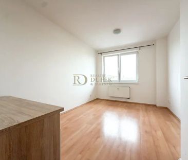 Pronájem bytu 2+kk s balkonem, garáží a prostorným sklepem 22,6 m - Photo 4