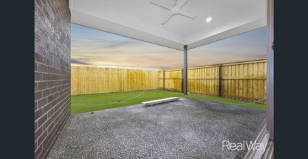 Spacious and Modern 4-Bedroom House in Family-Friendly Ripley Area - Photo 3