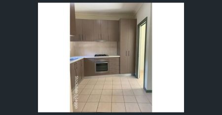 3 BEDROOM TOWNHOUSE IN A PRIME LOCATION - Photo 3