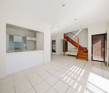 Greenslopes - Photo 1