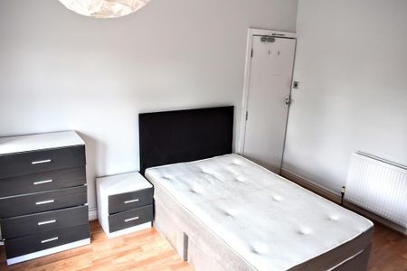 8 bedroom semi-detached house to rent - Photo 5