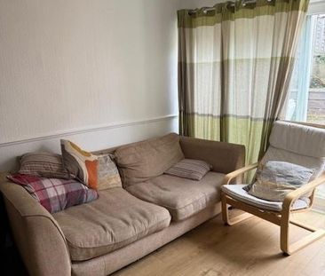 1 bedroom in a flat share to rent - Photo 2