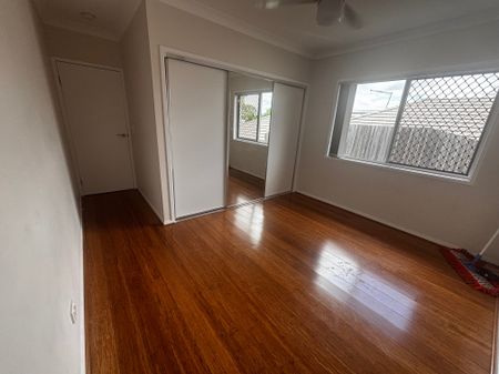 Springfield Lakes - Photo 3