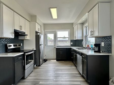 Côte-des-Neiges : Haut de duplex avec 3 chambres + bureau avec chauffage INCLUS, offert en location semi-meublée ! - Photo 4